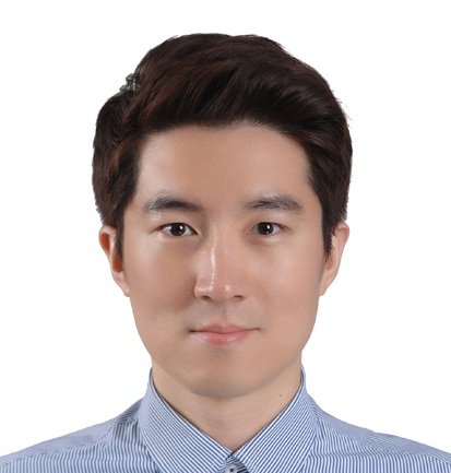 Portrait of Mark Kim